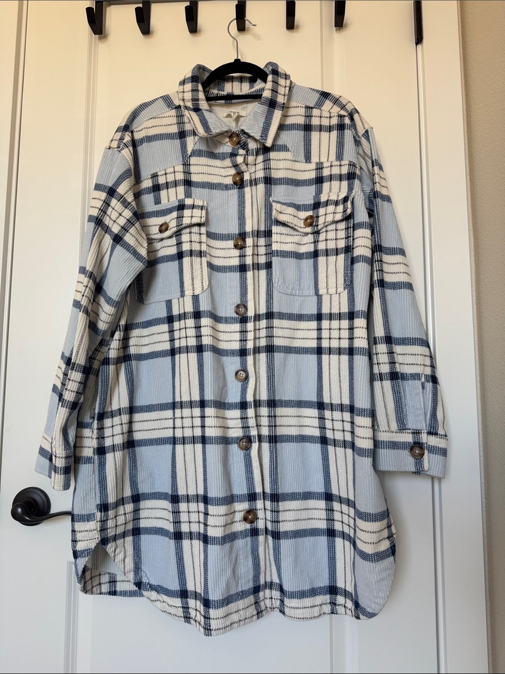 Maurices Blue and White Plaid Button-Up shacket women’s size large